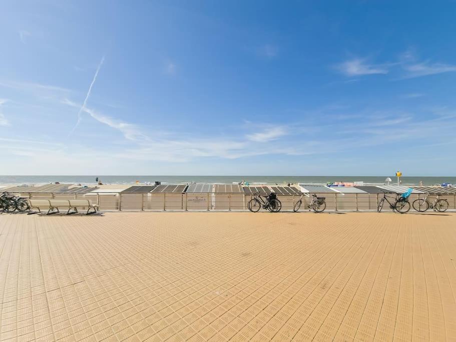 Cozy Studio With Pool Close To The Sea Oostende Eksteriør bilde
